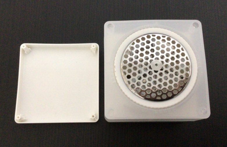 ダイソー電動毛玉取り蓋をとった画像